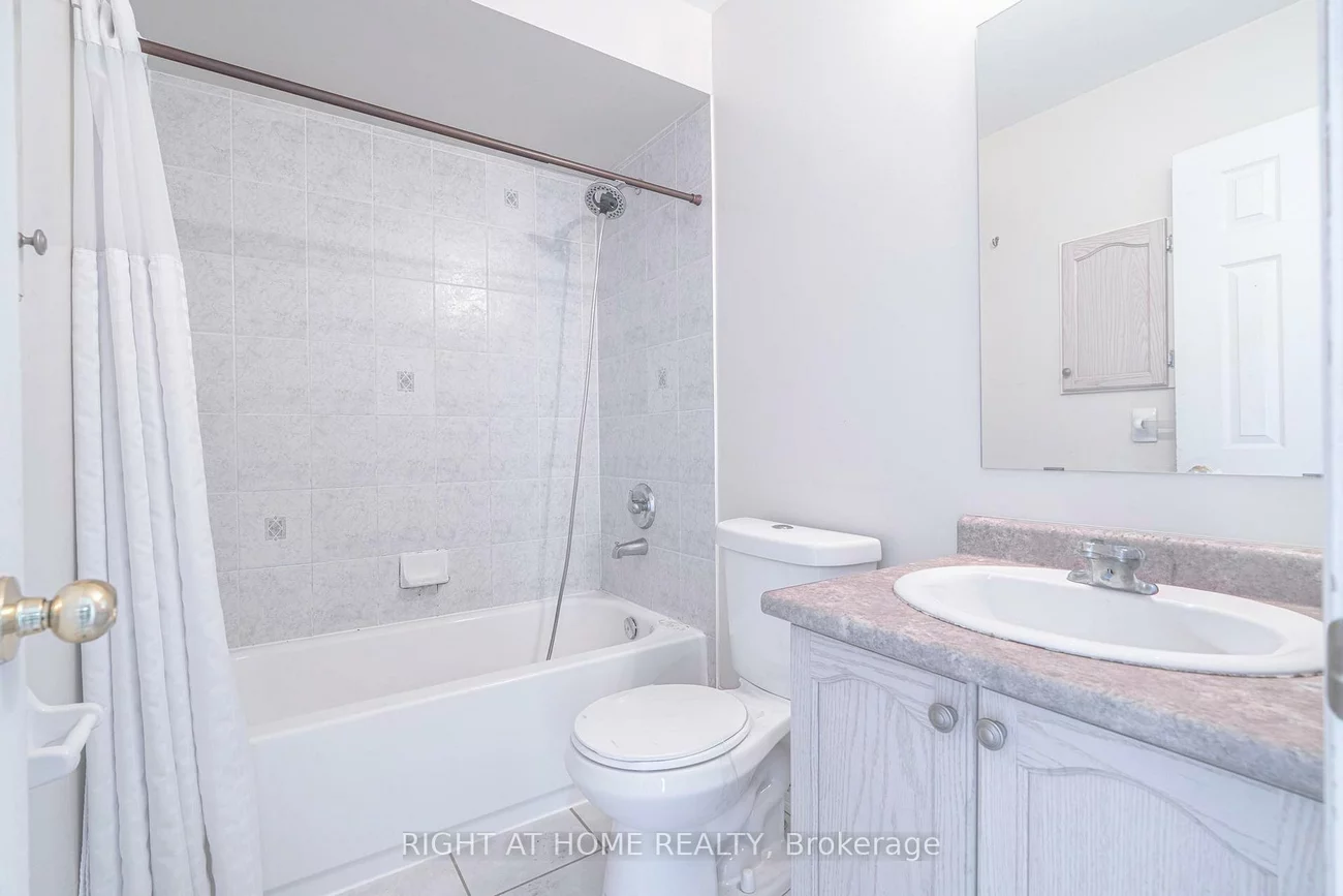 23, Ignatius, West Hill, Toronto