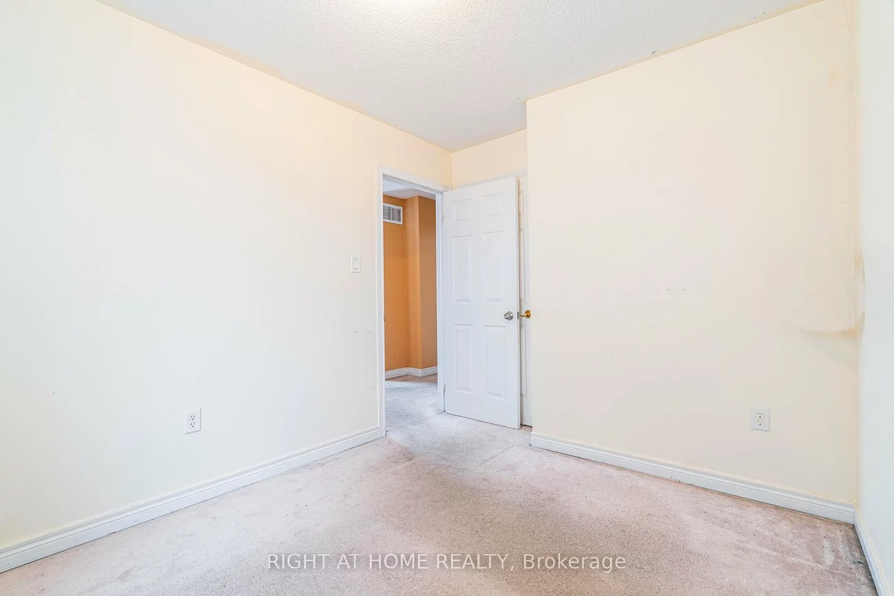 23, Ignatius, West Hill, Toronto