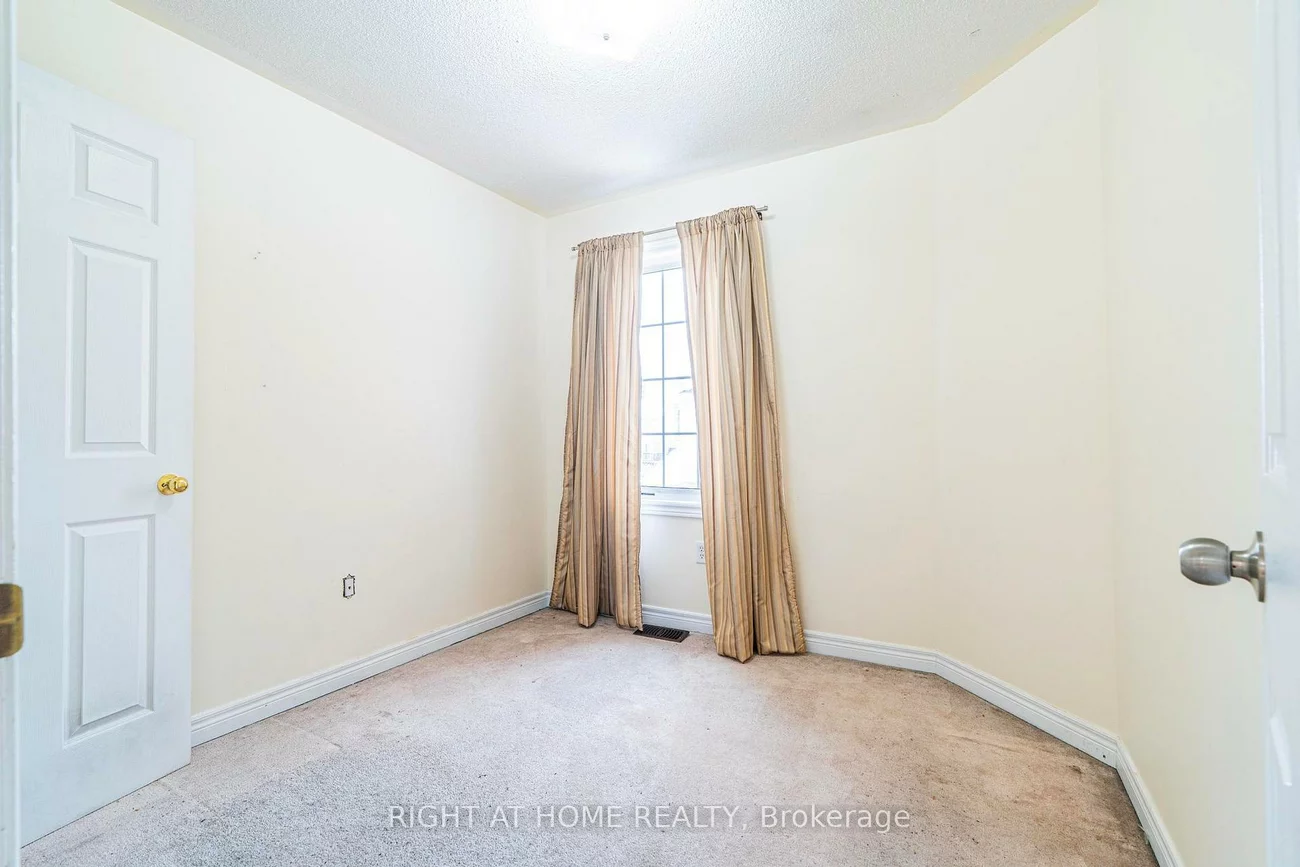 23, Ignatius, West Hill, Toronto