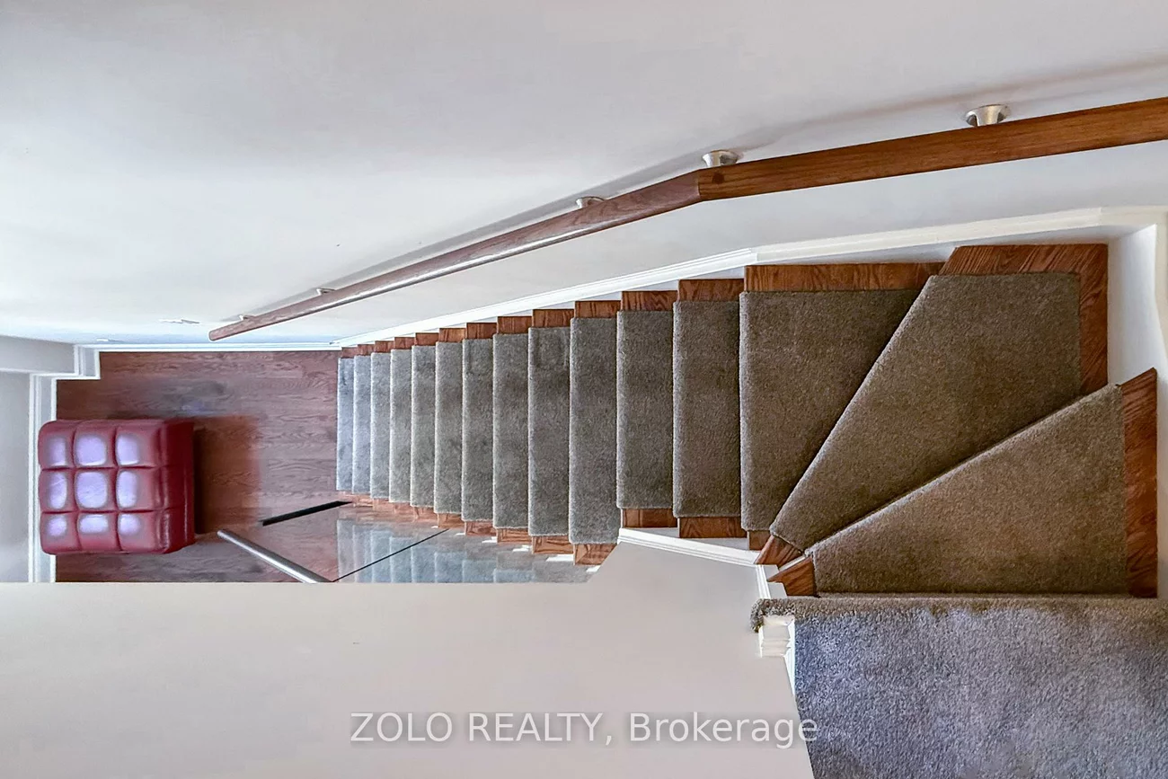 1166, CRAVEN, Greenwood-Coxwell, Toronto