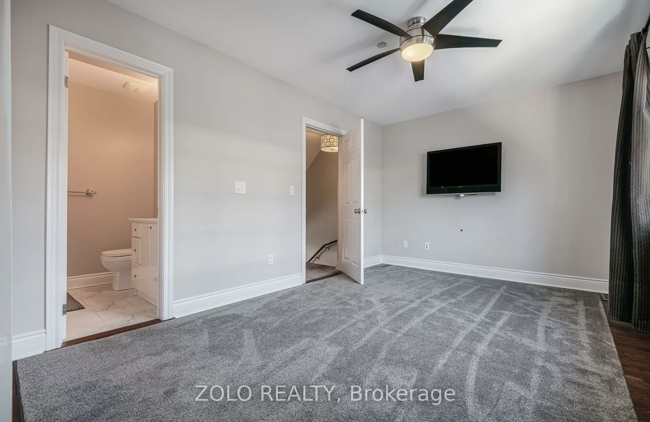 1166, CRAVEN, Greenwood-Coxwell, Toronto