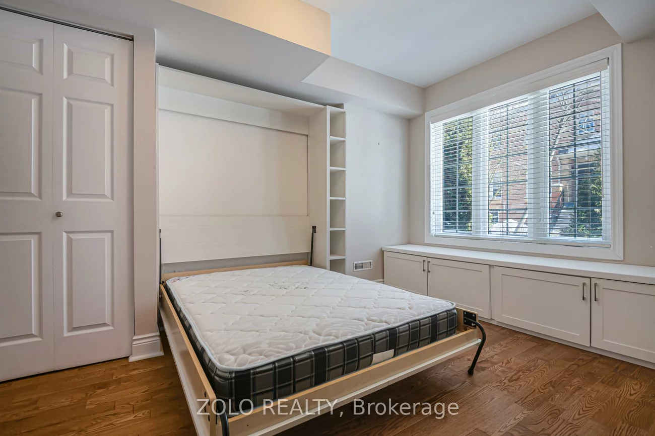 1166, CRAVEN, Greenwood-Coxwell, Toronto