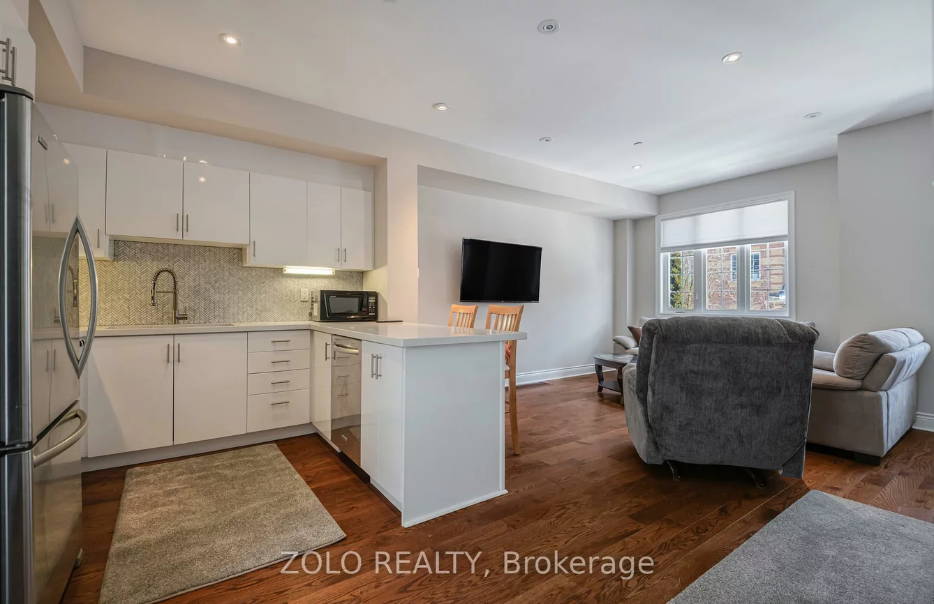 1166, CRAVEN, Greenwood-Coxwell, Toronto