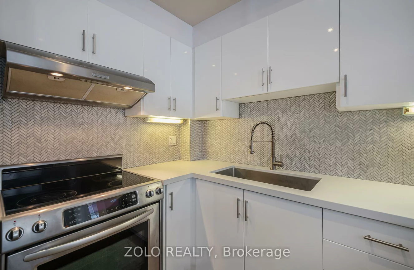 1166, CRAVEN, Greenwood-Coxwell, Toronto