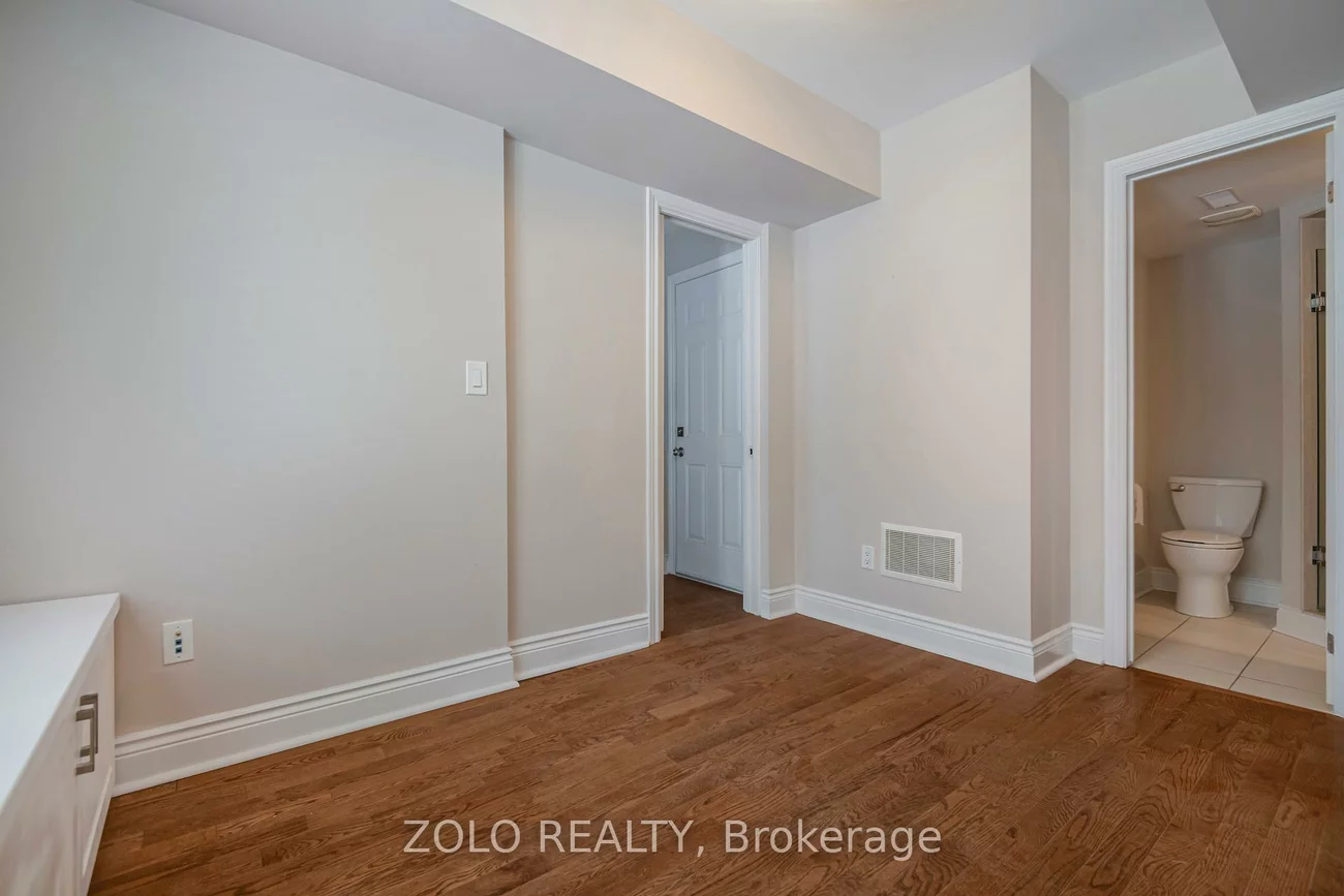 1166, CRAVEN, Greenwood-Coxwell, Toronto