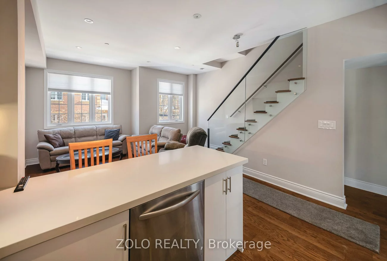 1166, CRAVEN, Greenwood-Coxwell, Toronto