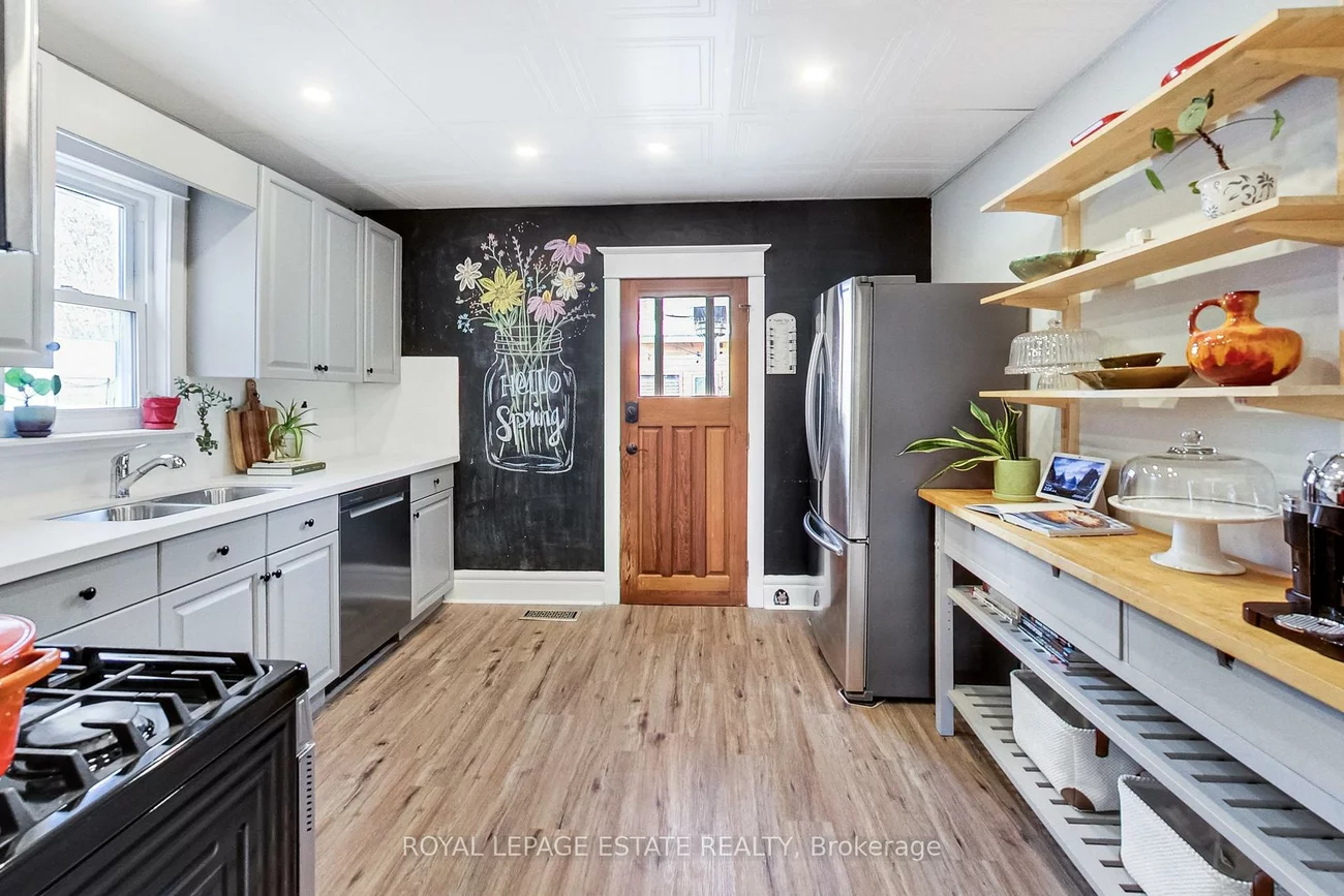 204, Queensdale, Danforth Village-East York, Toronto