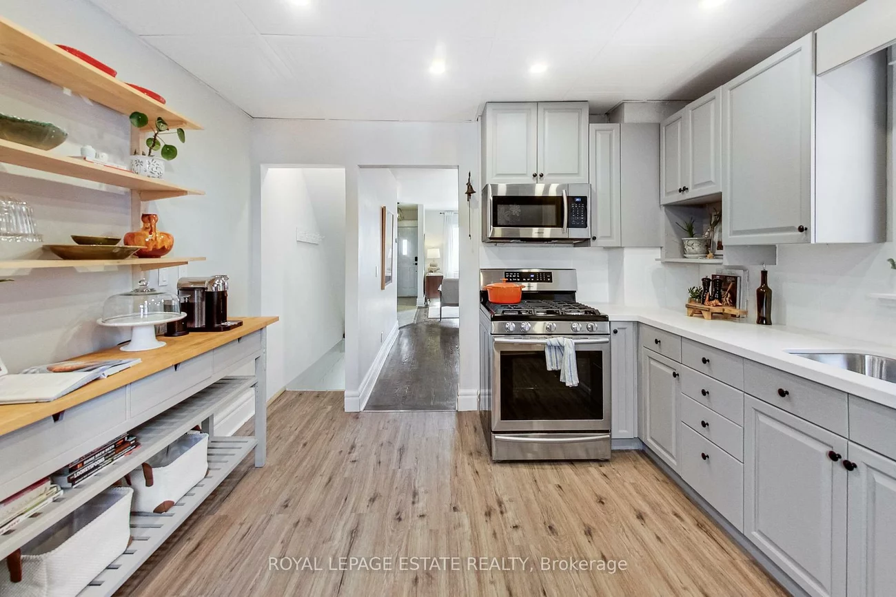 204, Queensdale, Danforth Village-East York, Toronto