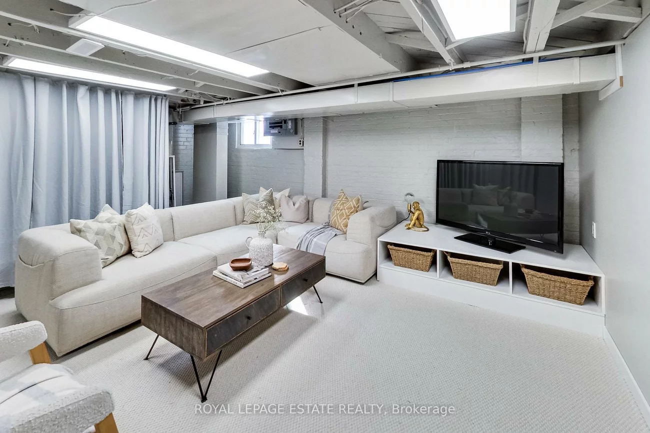 204, Queensdale, Danforth Village-East York, Toronto