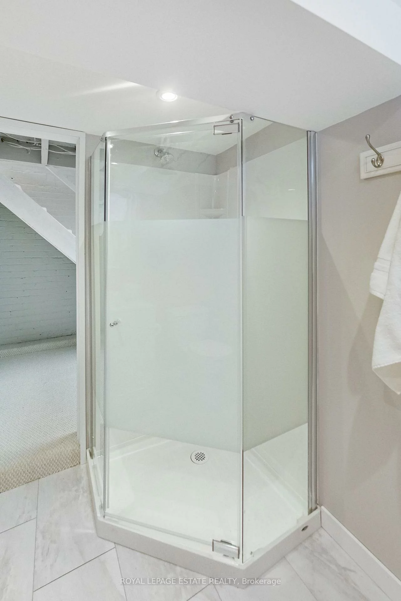 204, Queensdale, Danforth Village-East York, Toronto