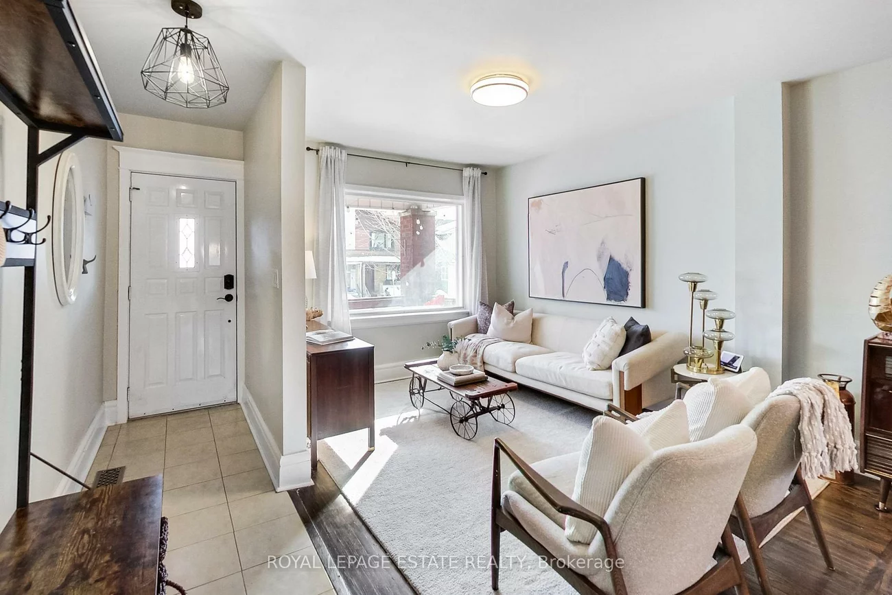 204, Queensdale, Danforth Village-East York, Toronto