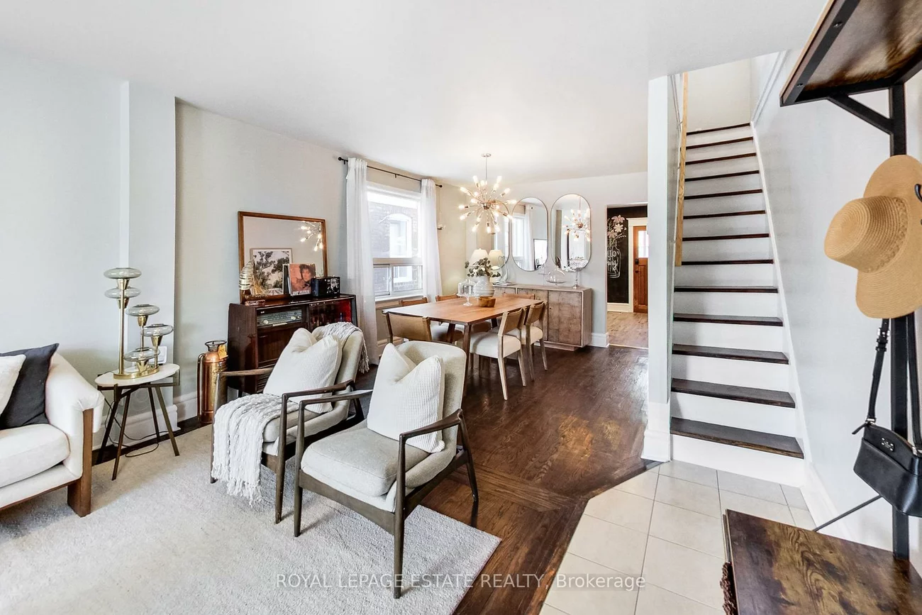 204, Queensdale, Danforth Village-East York, Toronto