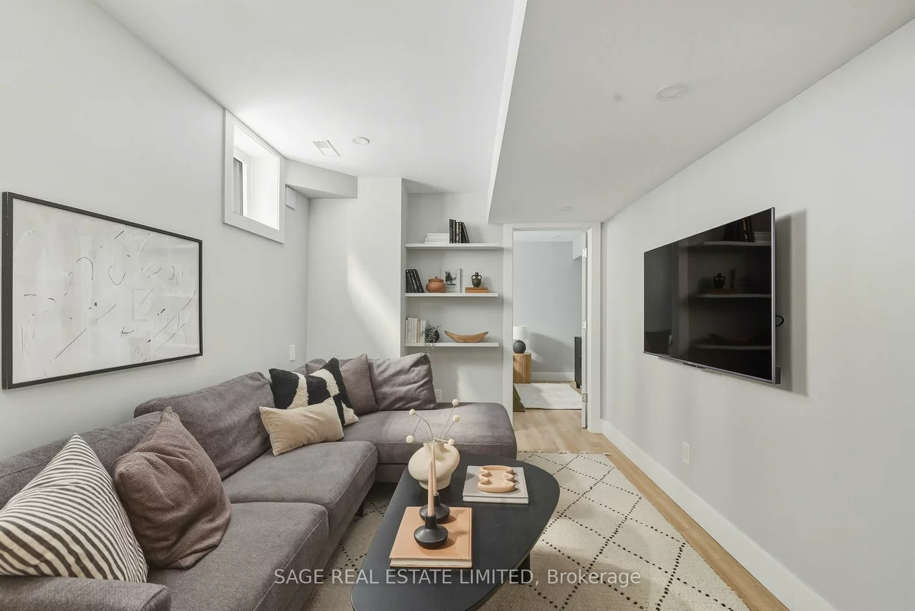 107, Hiltz, South Riverdale, Toronto