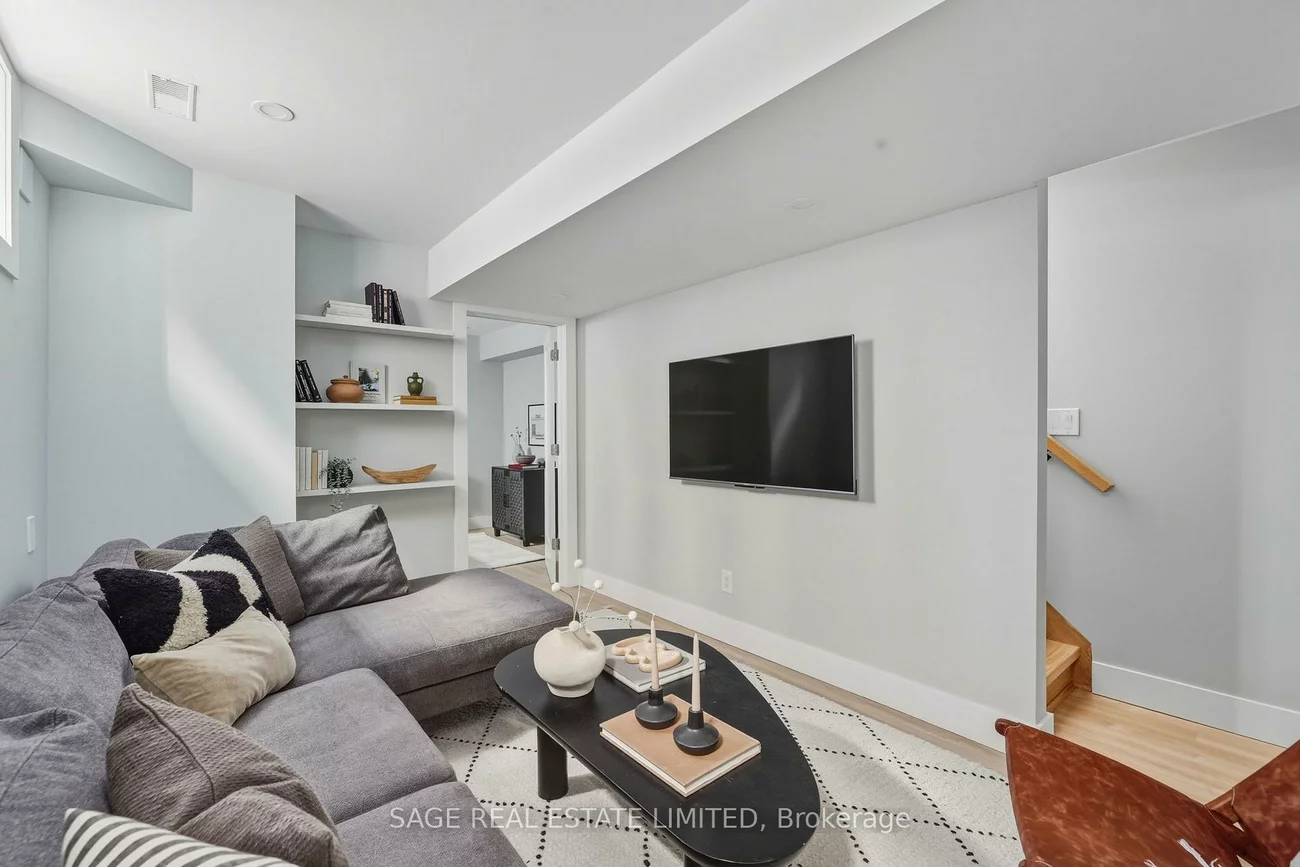 107, Hiltz, South Riverdale, Toronto