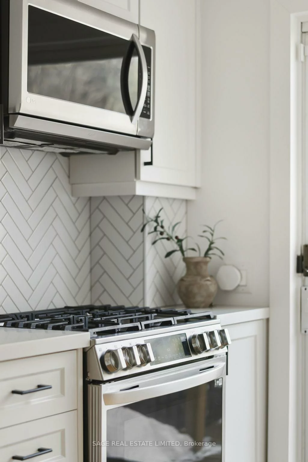 107, Hiltz, South Riverdale, Toronto