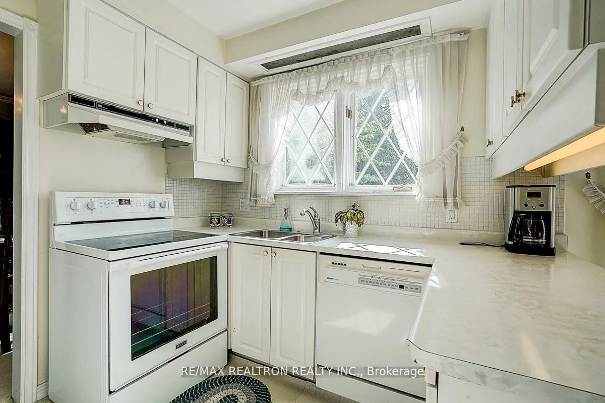 9, Eastlea, L'Amoreaux, Toronto