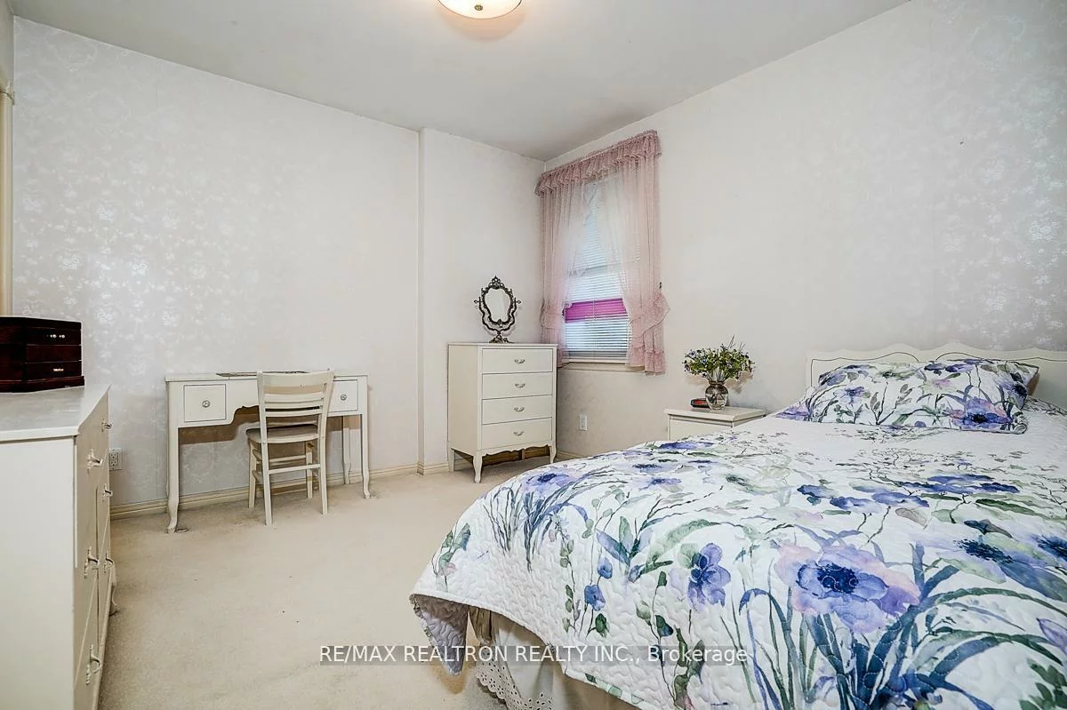 9, Eastlea, L'Amoreaux, Toronto