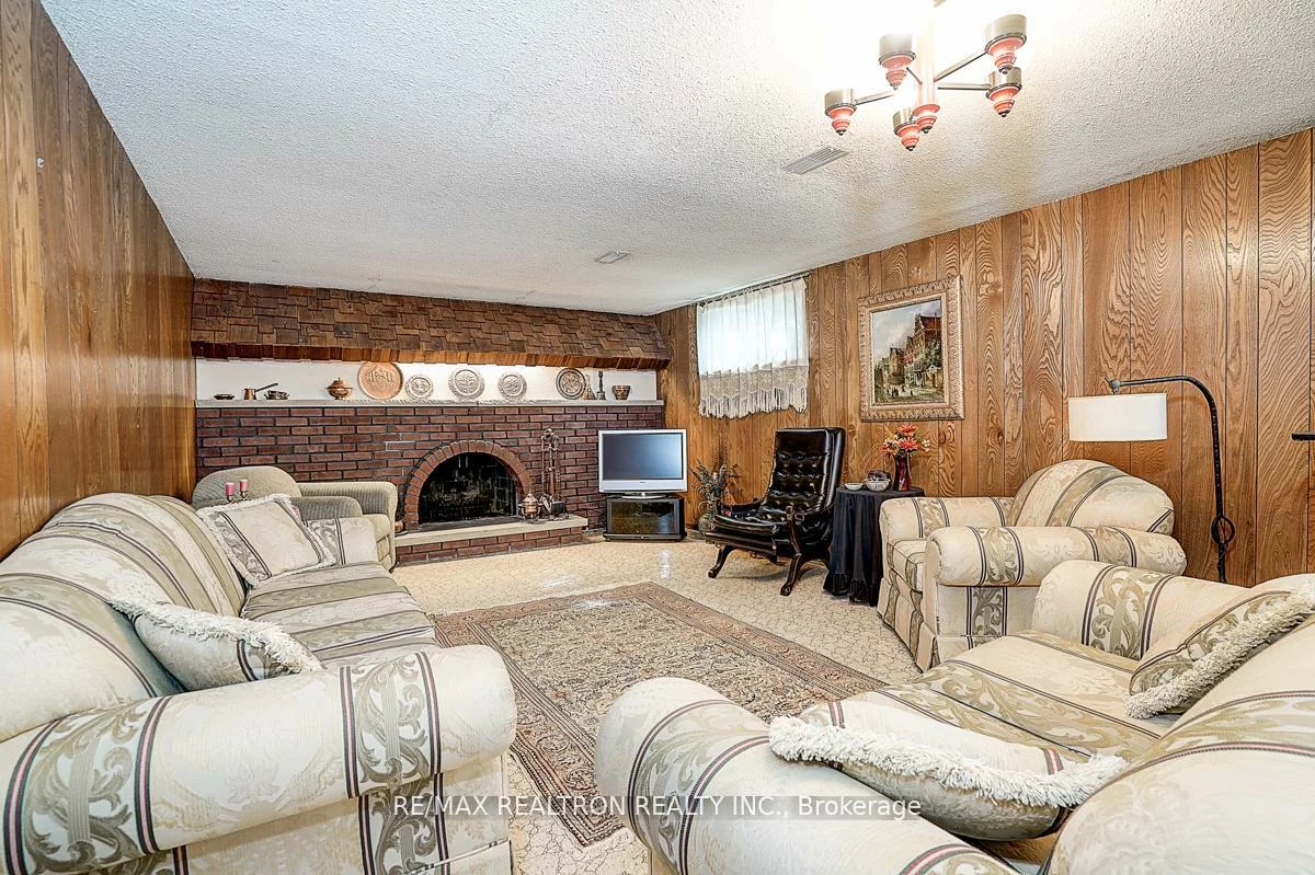 9, Eastlea, L'Amoreaux, Toronto