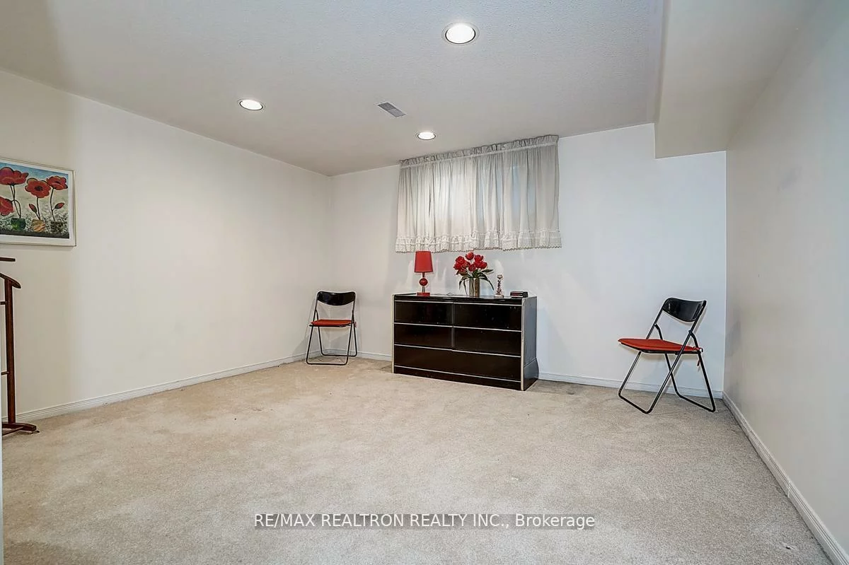 9, Eastlea, L'Amoreaux, Toronto