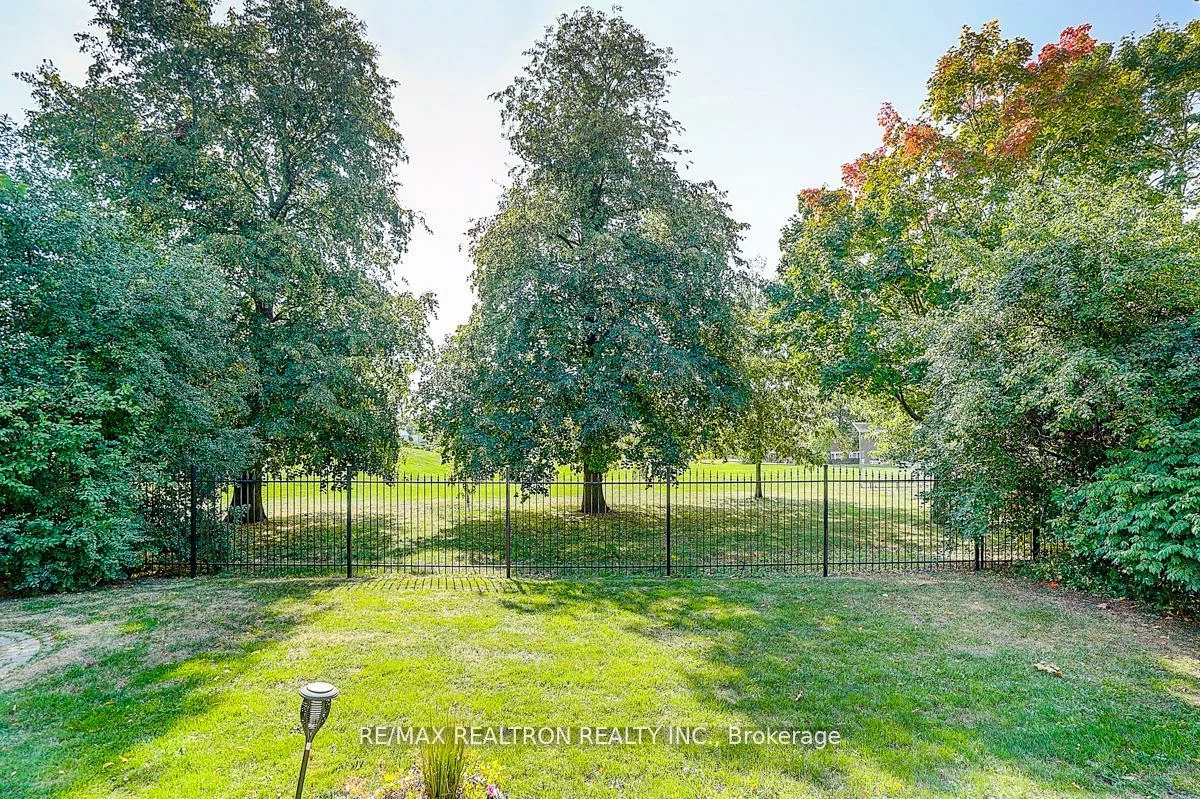 9, Eastlea, L'Amoreaux, Toronto