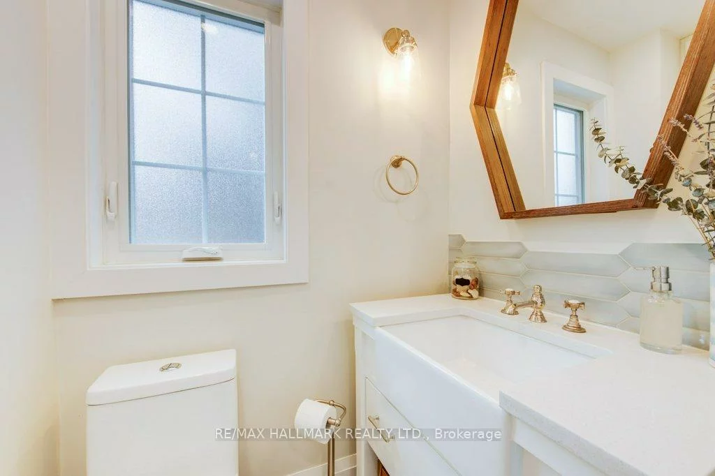 130, Bingham, East End-Danforth, Toronto