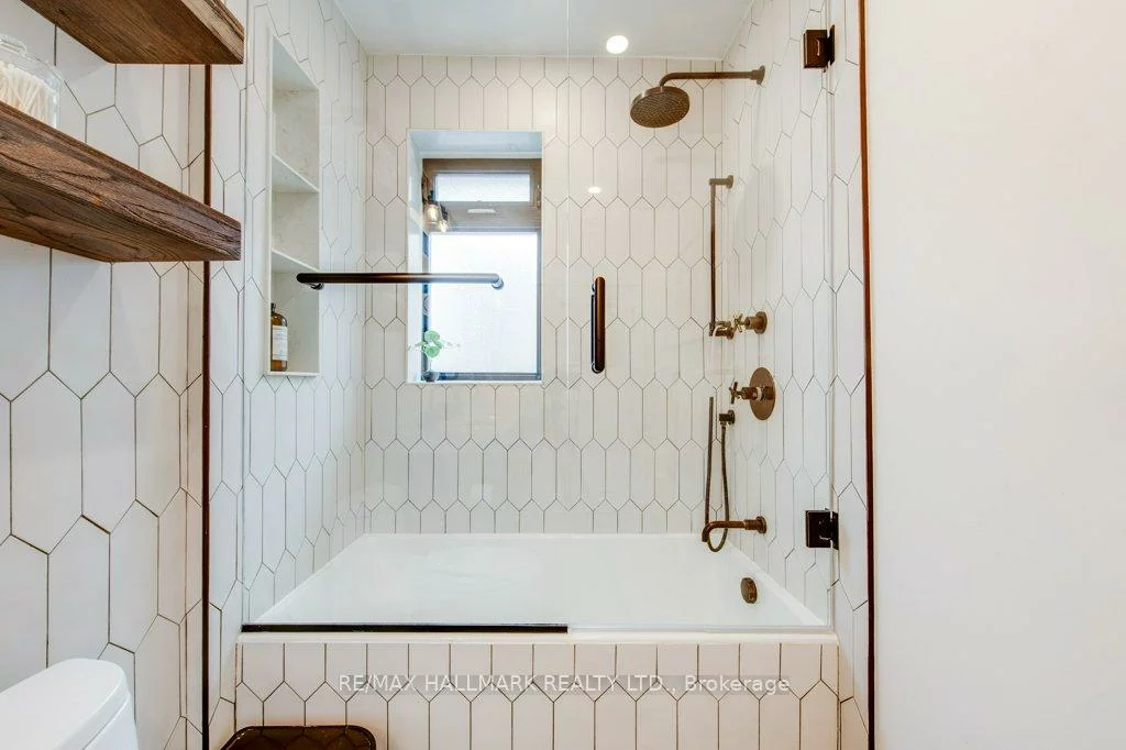 130, Bingham, East End-Danforth, Toronto