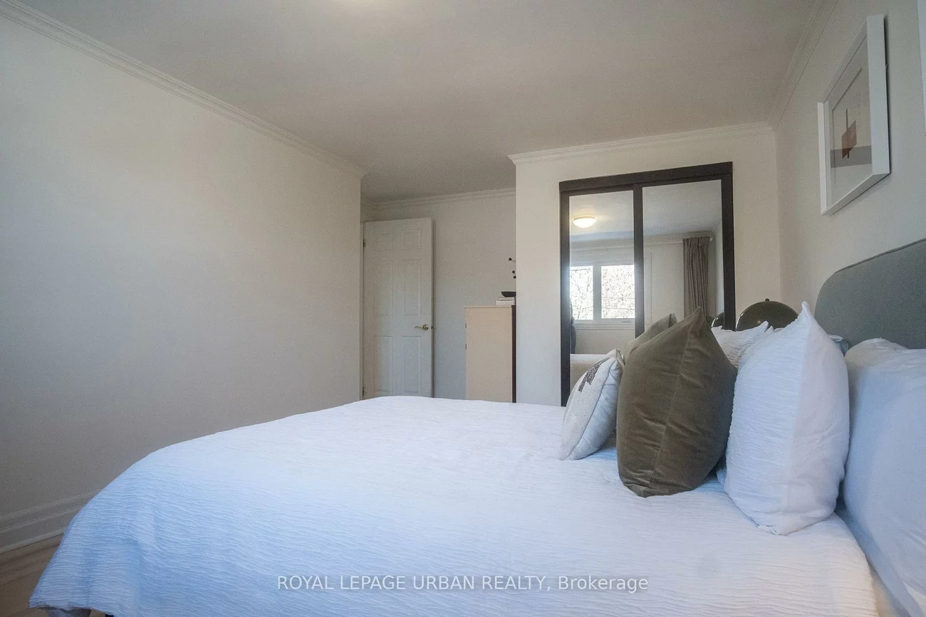 153, Craven, Greenwood-Coxwell, Toronto