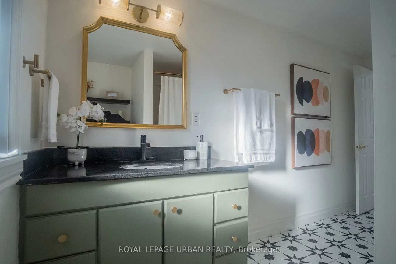 153, Craven, Greenwood-Coxwell, Toronto