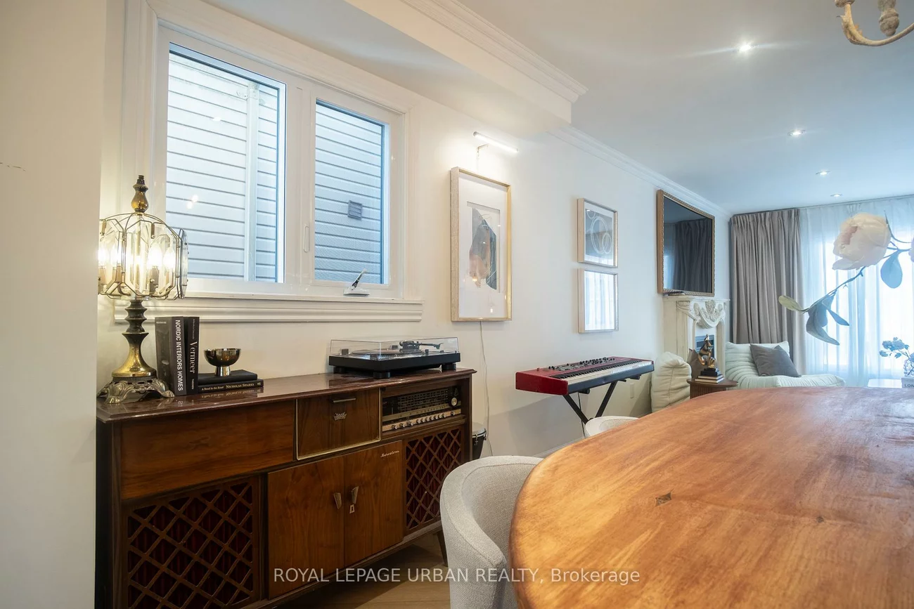 153, Craven, Greenwood-Coxwell, Toronto