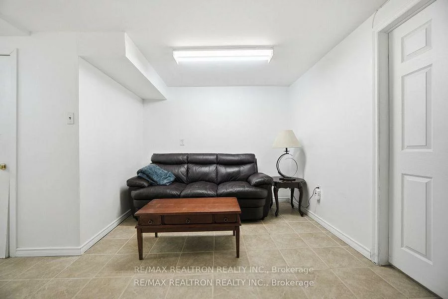 14, Mansewood, West Hill, Toronto