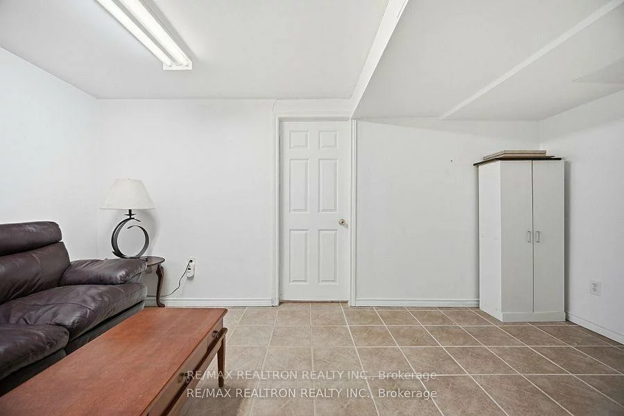 14, Mansewood, West Hill, Toronto