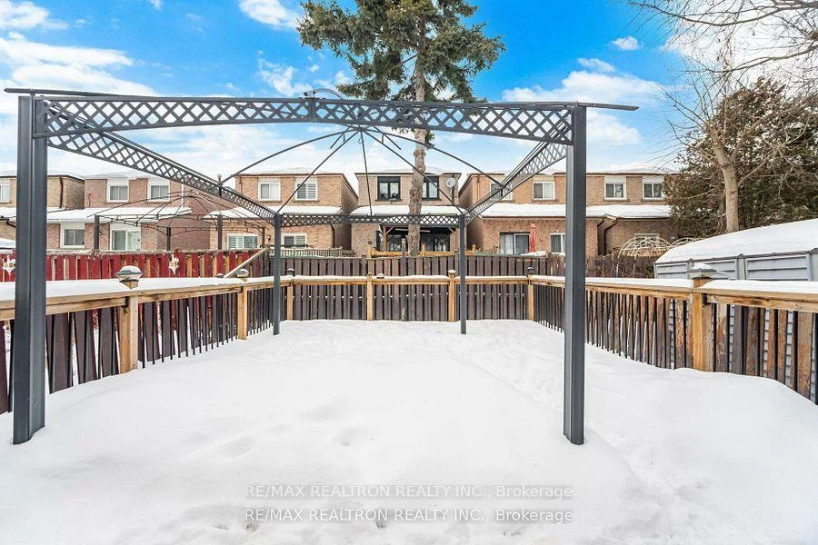 14, Mansewood, West Hill, Toronto