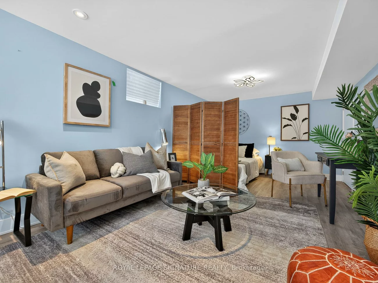 43, Angora, Woburn, Toronto