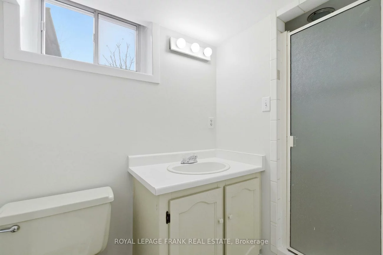 86, Clementine, Woburn, Toronto