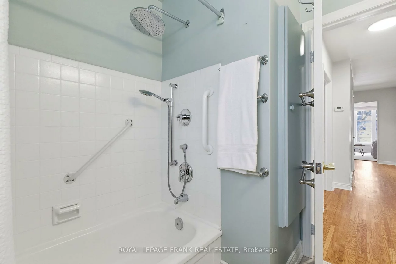 86, Clementine, Woburn, Toronto