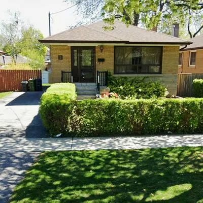 3, Holton, Woburn, Toronto