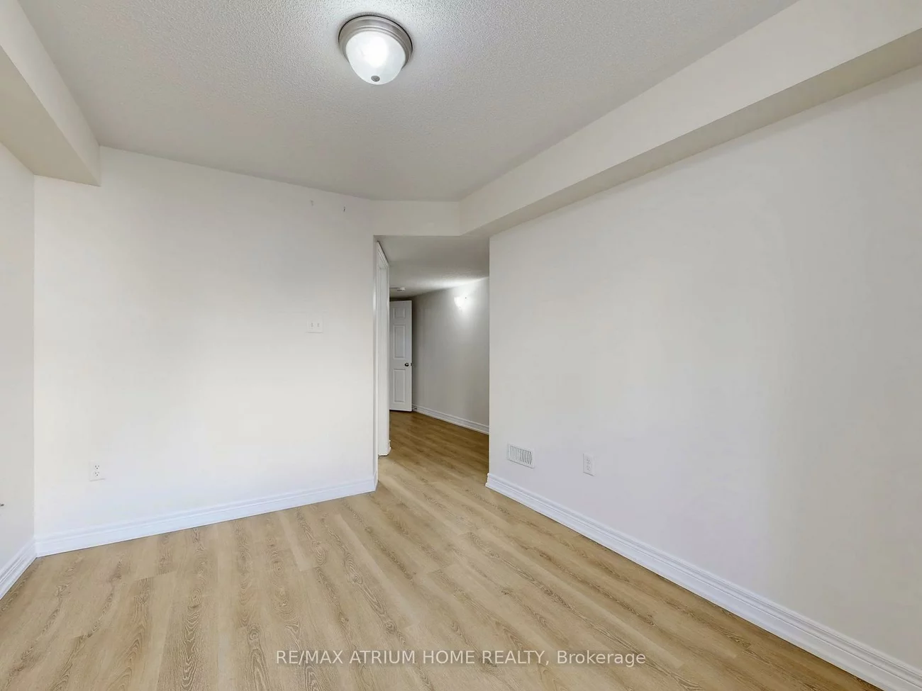 17, Kawneer, Dorset Park, Toronto