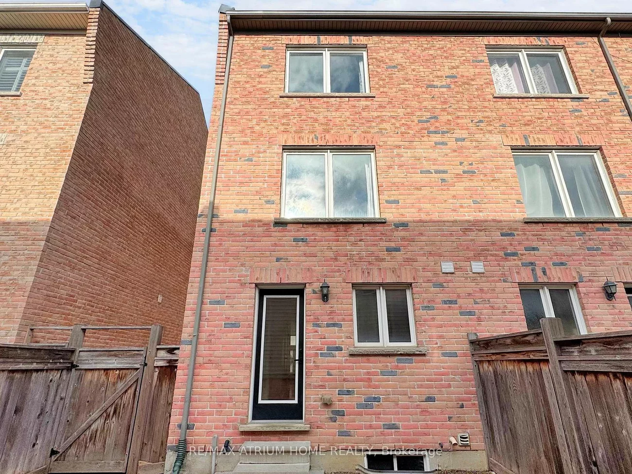 17, Kawneer, Dorset Park, Toronto