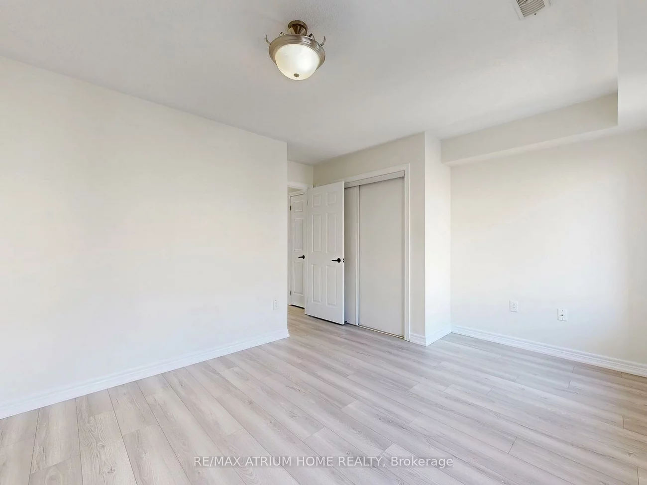 17, Kawneer, Dorset Park, Toronto