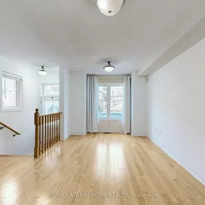 17, Kawneer, Dorset Park, Toronto