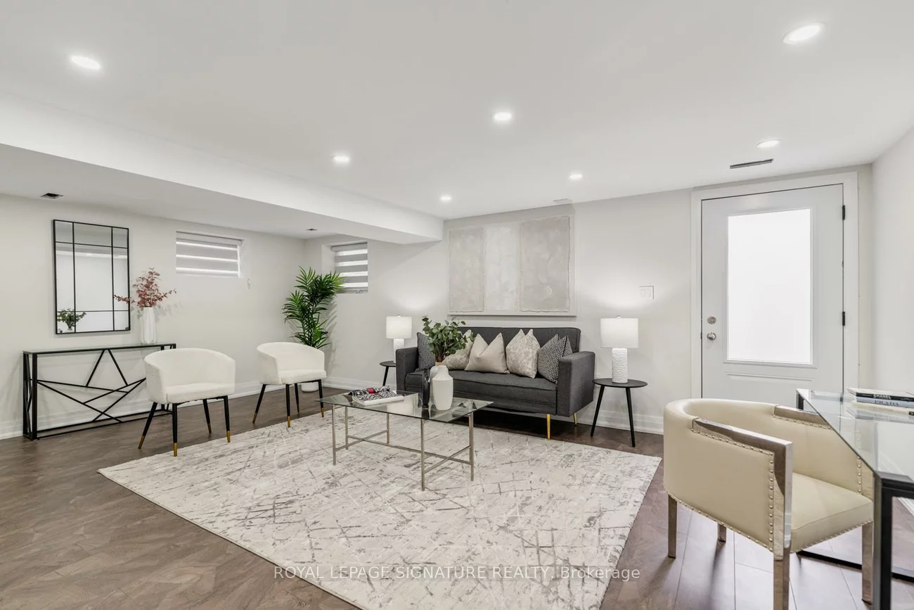 17, Trenton, Woodbine-Lumsden, Toronto