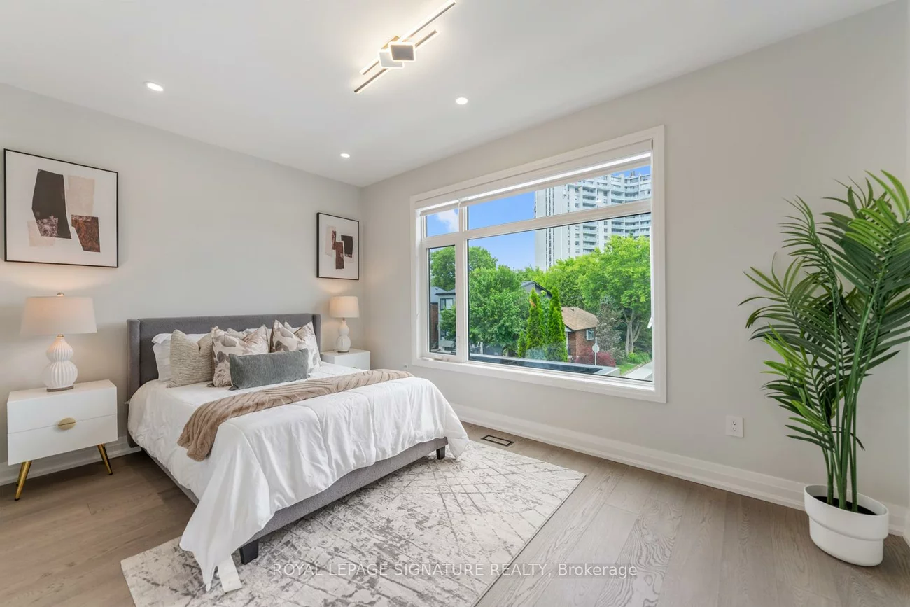 17, Trenton, Woodbine-Lumsden, Toronto