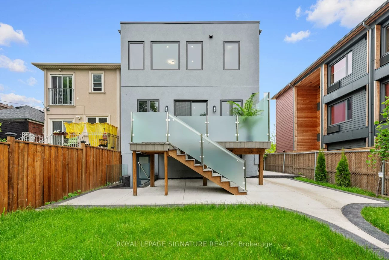 17, Trenton, Woodbine-Lumsden, Toronto