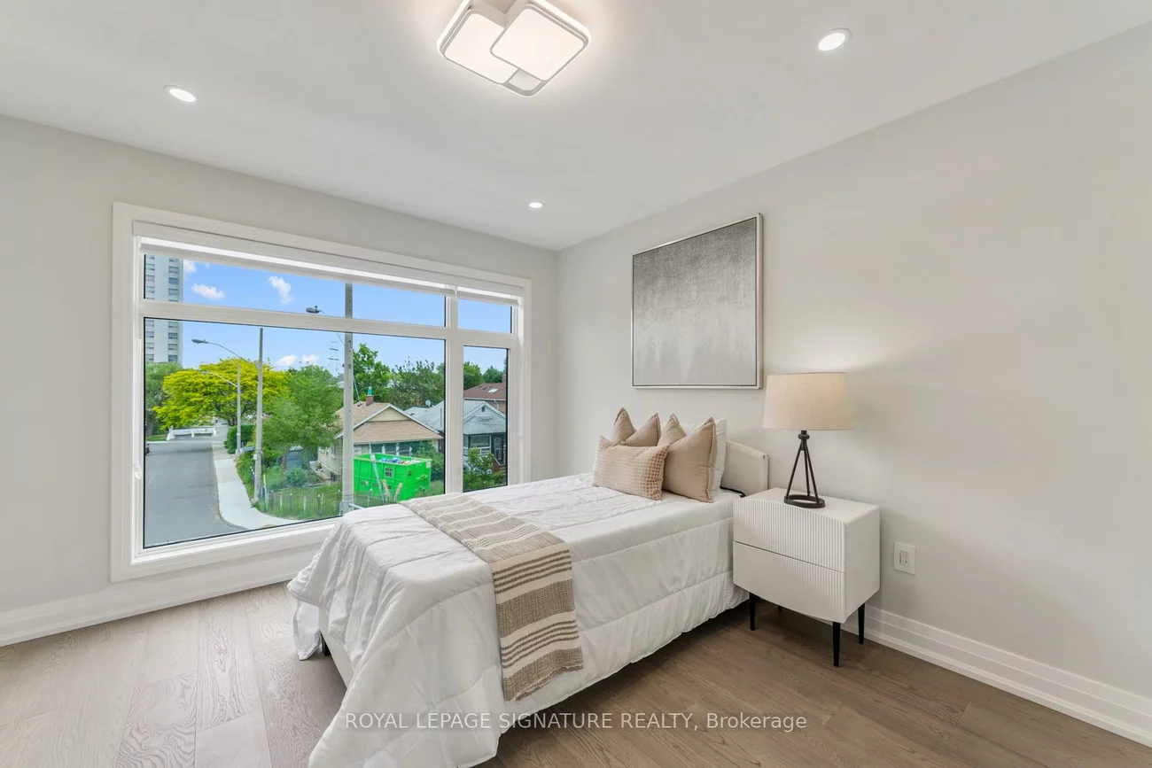 17, Trenton, Woodbine-Lumsden, Toronto