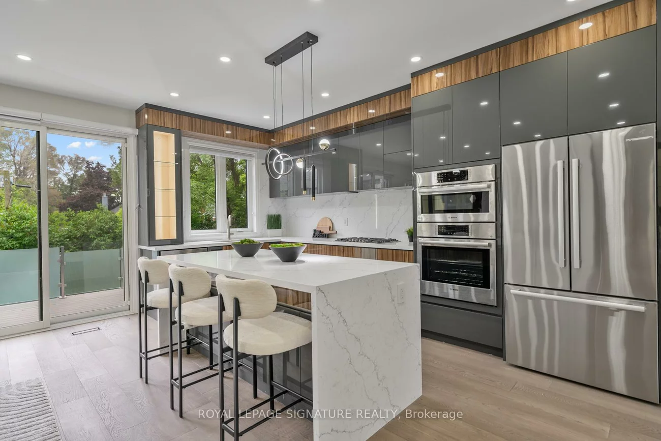 17, Trenton, Woodbine-Lumsden, Toronto