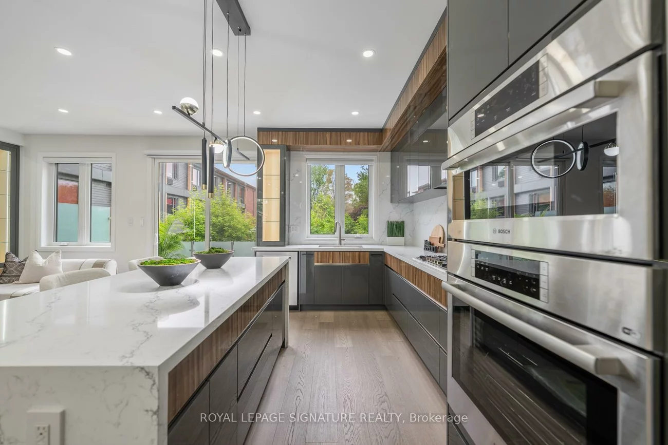 17, Trenton, Woodbine-Lumsden, Toronto