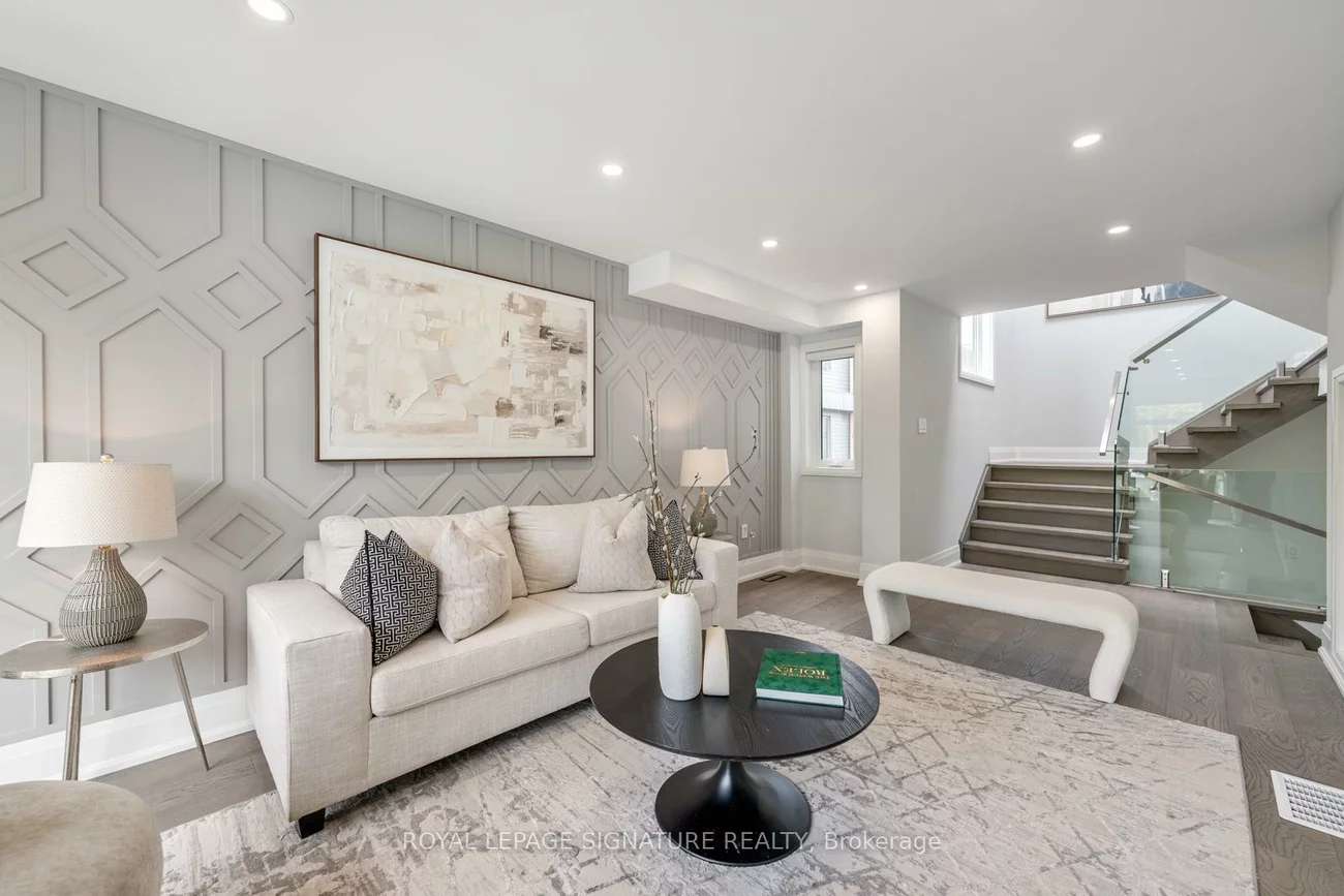 17, Trenton, Woodbine-Lumsden, Toronto