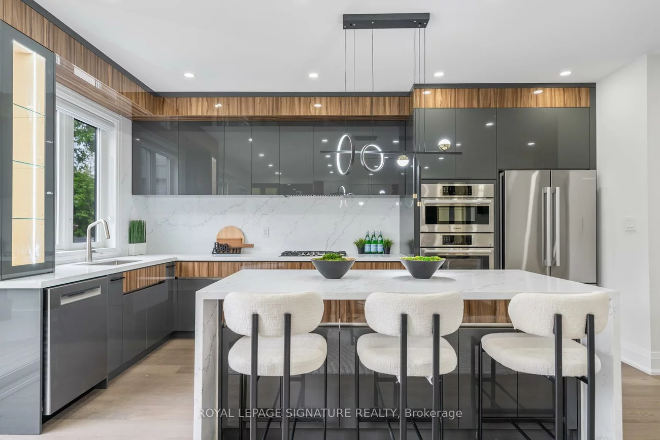 17, Trenton, Woodbine-Lumsden, Toronto