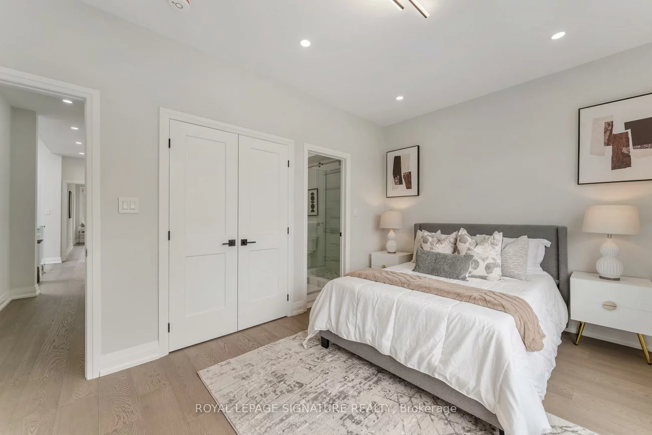 17, Trenton, Woodbine-Lumsden, Toronto