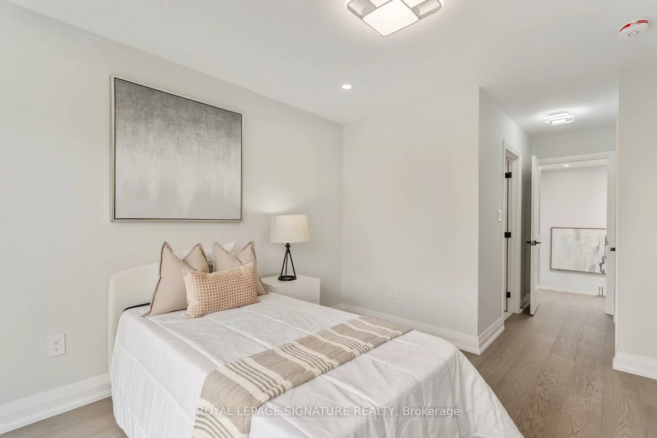 17, Trenton, Woodbine-Lumsden, Toronto